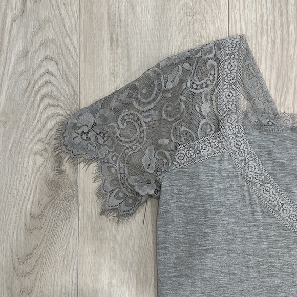 Lace grey t-shirt. - Picture 2 of 3